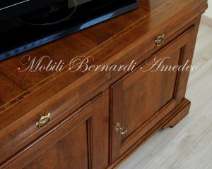 Credenza bassa porta Tv da soggiorno realizzata in stile classico con legno di noce e intarsio in ulivo